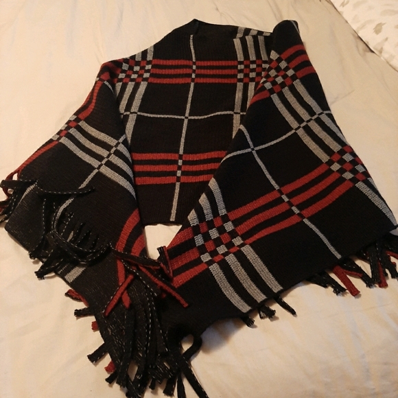 Cape - Picture 1 of 3